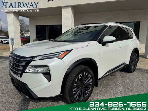 Used 2024 Nissan Rogue Platinum w/ Platinum Premium Package image 2