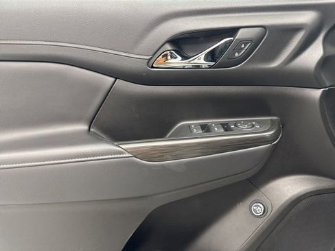 Used 2023 GMC Acadia SLT image 9