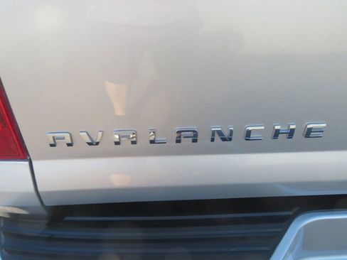 Used 2013 Chevrolet Avalanche LS image 14
