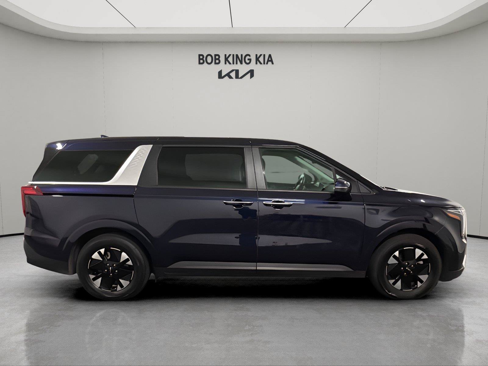 Used 2026 Kia Carnival LXS FWD image 6