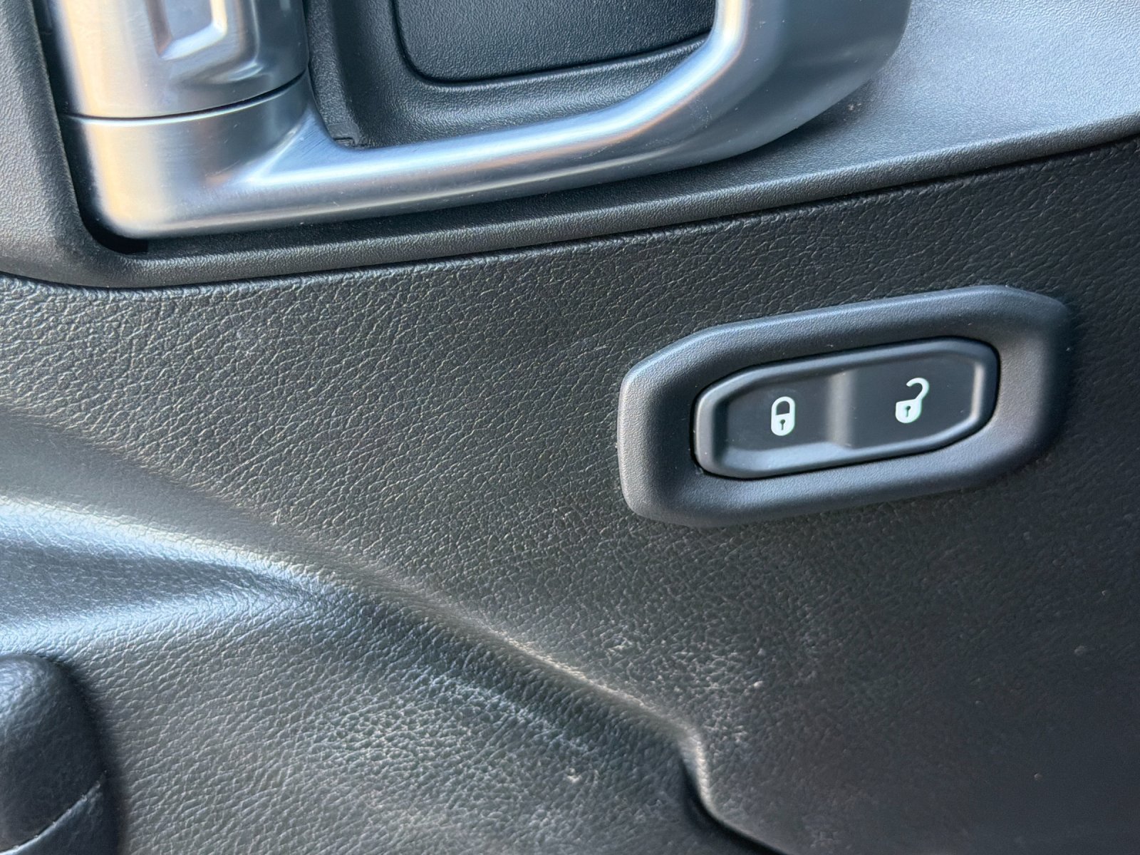 Used 2024 Jeep Wrangler Unlimited AWD/4WD image 12