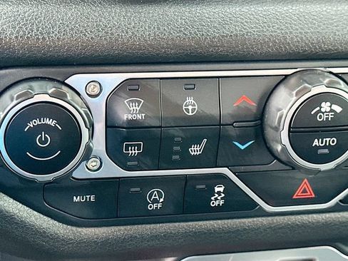 Used 2025 Jeep Wrangler Sport AWD/4WD image 19