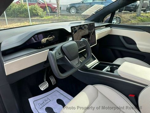 Used 2023 Tesla Model X Plaid image 8