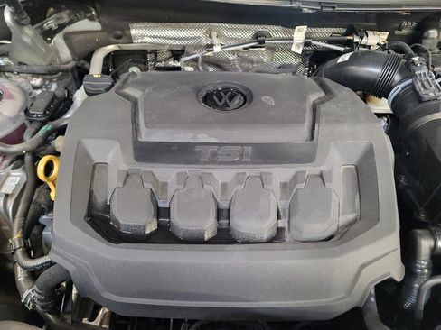 Used 2023 Volkswagen Tiguan SE w/ Panoramic Sunroof Package FWD image 30