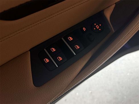 Used 2019 BMW 540i xDrive image 16