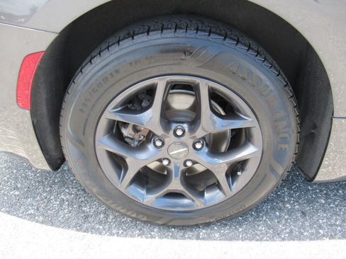 Used 2020 Chrysler Pacifica Touring-L w/ S Appearance Package FWD image 8