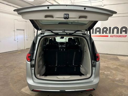 Certified 2023 Chrysler Pacifica Touring-L FWD image 17