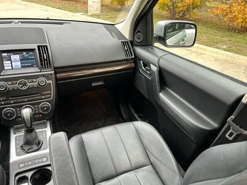 Used 2013 Land Rover LR2 HSE image 21