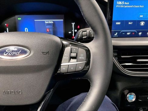 Used 2025 Ford Escape SE FWD image 12