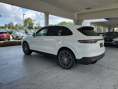 Used 2023 Porsche Cayenne image 3