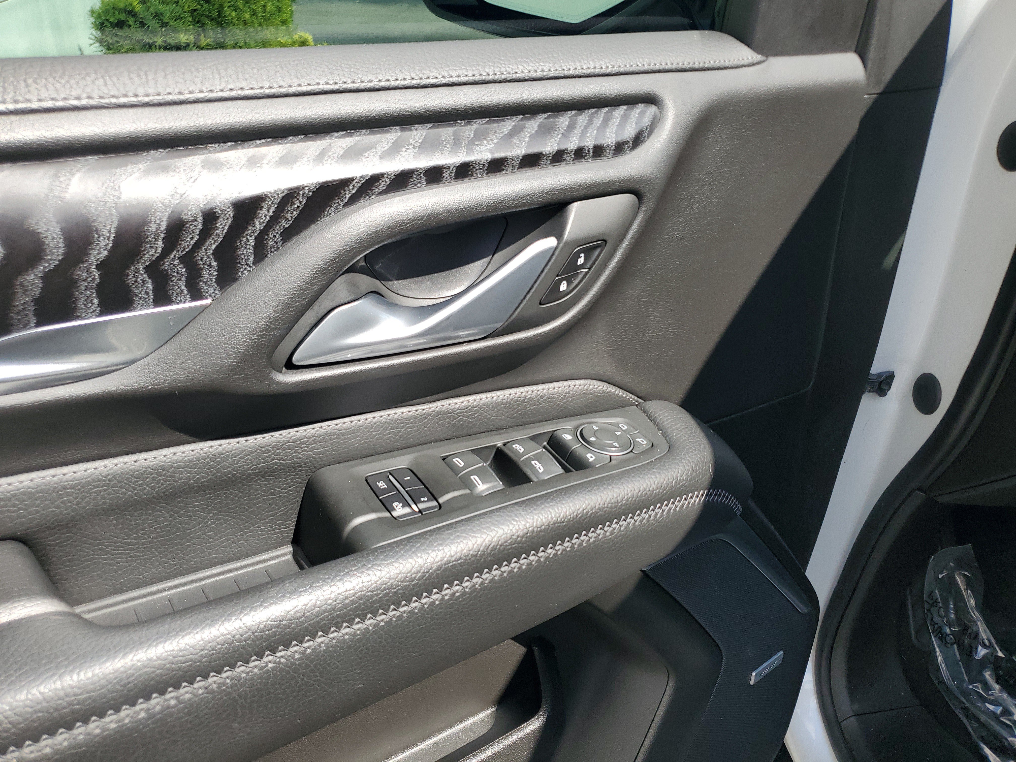 Used 2022 GMC Yukon XL Denali RWD image 20