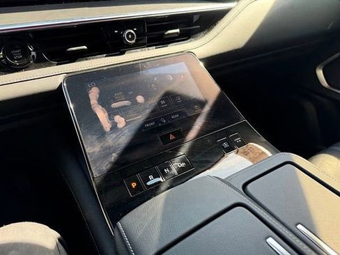 Certified 2025 INFINITI QX80 Sensory image 17