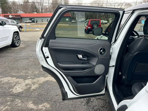 Used 2017 Land Rover Range Rover Evoque SE Premium image 18