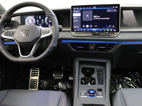New 2026 Volkswagen Tiguan SE R-Line FWD image 9