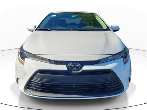 Used 2023 Toyota Corolla LE FWD image 2