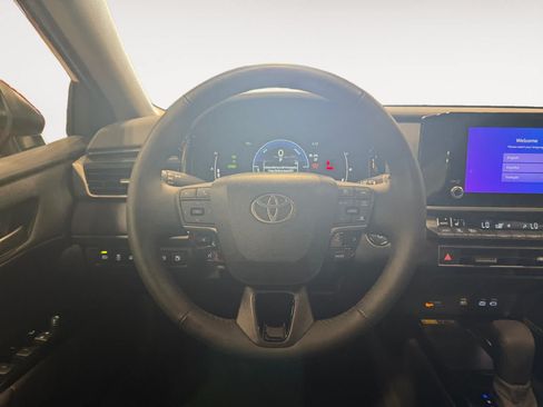 Used 2025 Toyota Camry LE w/ Convenience Package FWD image 13