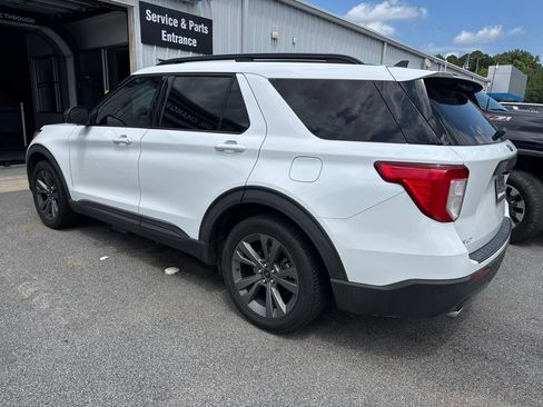 Used 2021 Ford Explorer XLT w/ Equipment Group 202A RWD image 5
