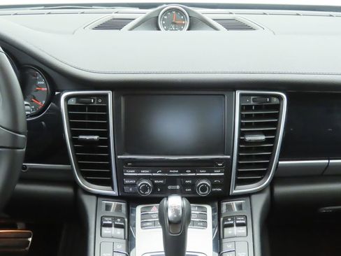 Used 2016 Porsche Panamera 4 image 14