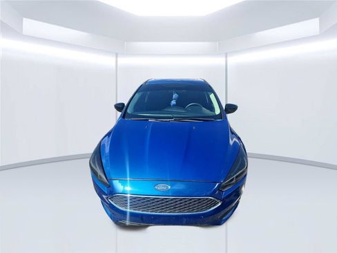 Used 2018 Ford Focus SEL FWD image 2