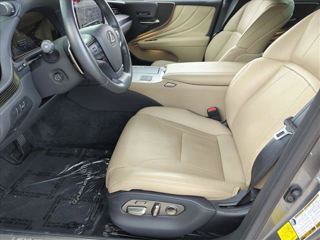 Used 2024 Lexus LS 500 RWD image 16