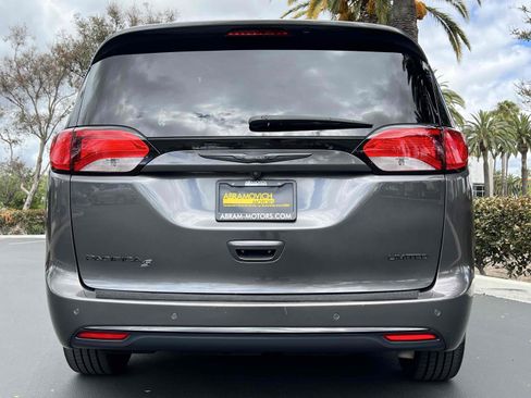 Used 2019 Chrysler Pacifica Limited w/ Advanced Safetytec Group FWD image 53