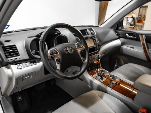 Used 2013 Toyota Highlander Limited FWD image 3