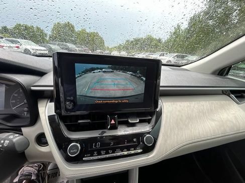 Used 2024 Toyota Corolla Cross LE FWD image 14