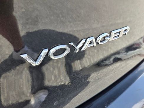 Used 2022 Chrysler Voyager LX FWD image 15