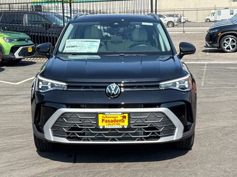 New 2025 Volkswagen Taos SE image 2