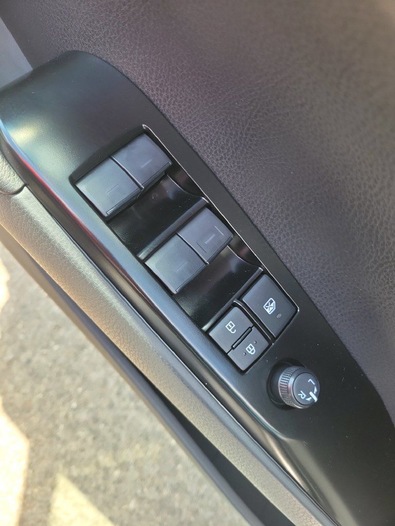 Used 2026 Toyota Camry SE w/ Convenience Package FWD image 13