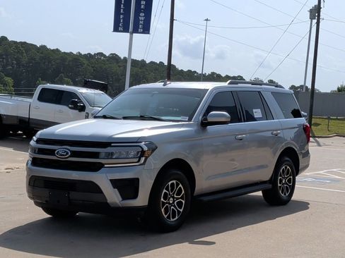 Certified 2024 Ford Expedition XLT RWD image 7