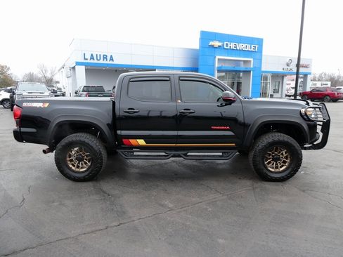 Used 2020 Toyota Tacoma SR image 4
