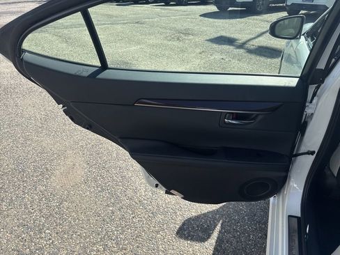 Used 2014 Lexus ES 350 w/ Luxury Package FWD image 19