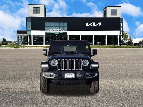 Used 2018 Jeep Wrangler Unlimited Sahara AWD/4WD image 3