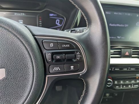 Certified 2022 Kia Niro EX image 33