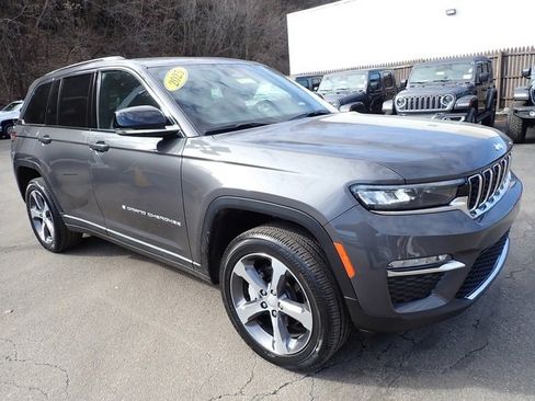 Certified 2025 Jeep Grand Cherokee Limited w/ Trailer Tow Package image 9