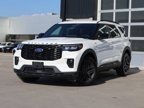 Used 2025 Ford Explorer ST-Line w/ Premium Package AWD/4WD image 3