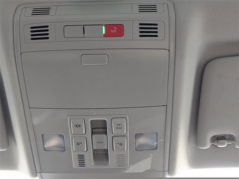 Used 2025 Volkswagen Jetta SE image 24