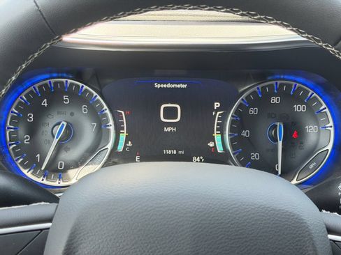Used 2026 Chrysler Pacifica Limited FWD image 37