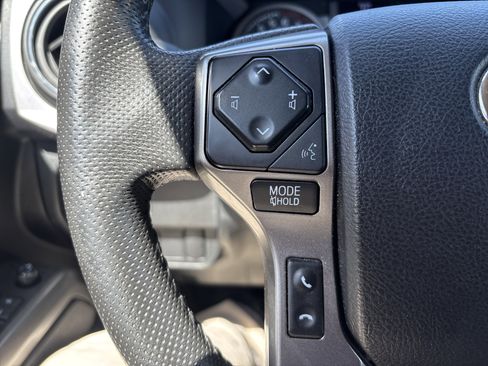 Used 2022 Toyota Tacoma SR5 w/ SR5 Appearance Package (SM) AWD/4WD image 18