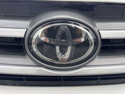 Used 2017 Toyota Highlander XLE AWD/4WD image 5