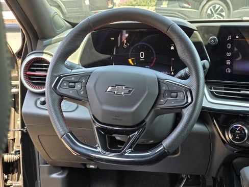 Used 2025 Chevrolet Trax RS w/ Driver Confidence Package image 24