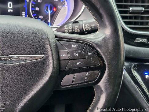 Used 2018 Chrysler Pacifica Touring Plus image 20