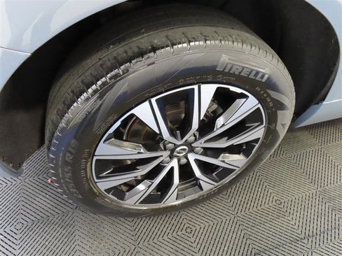 Used 2023 Volvo XC60 B5 Plus AWD/4WD image 35
