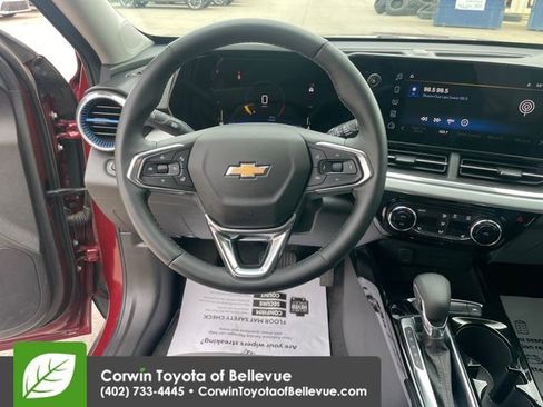 Used 2025 Chevrolet Trax LT w/ Driver Confidence Package FWD image 21