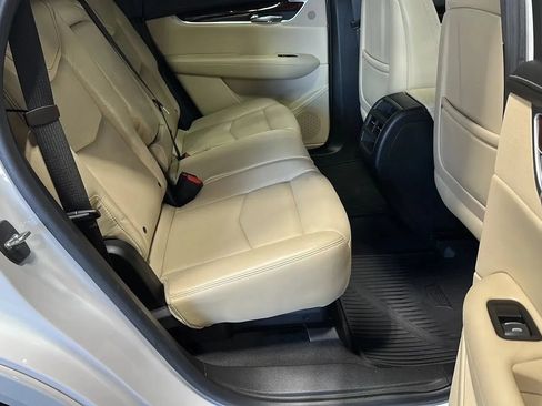 Used 2017 Cadillac XT5 Luxury w/ Driver Awareness Package AWD/4WD image 16