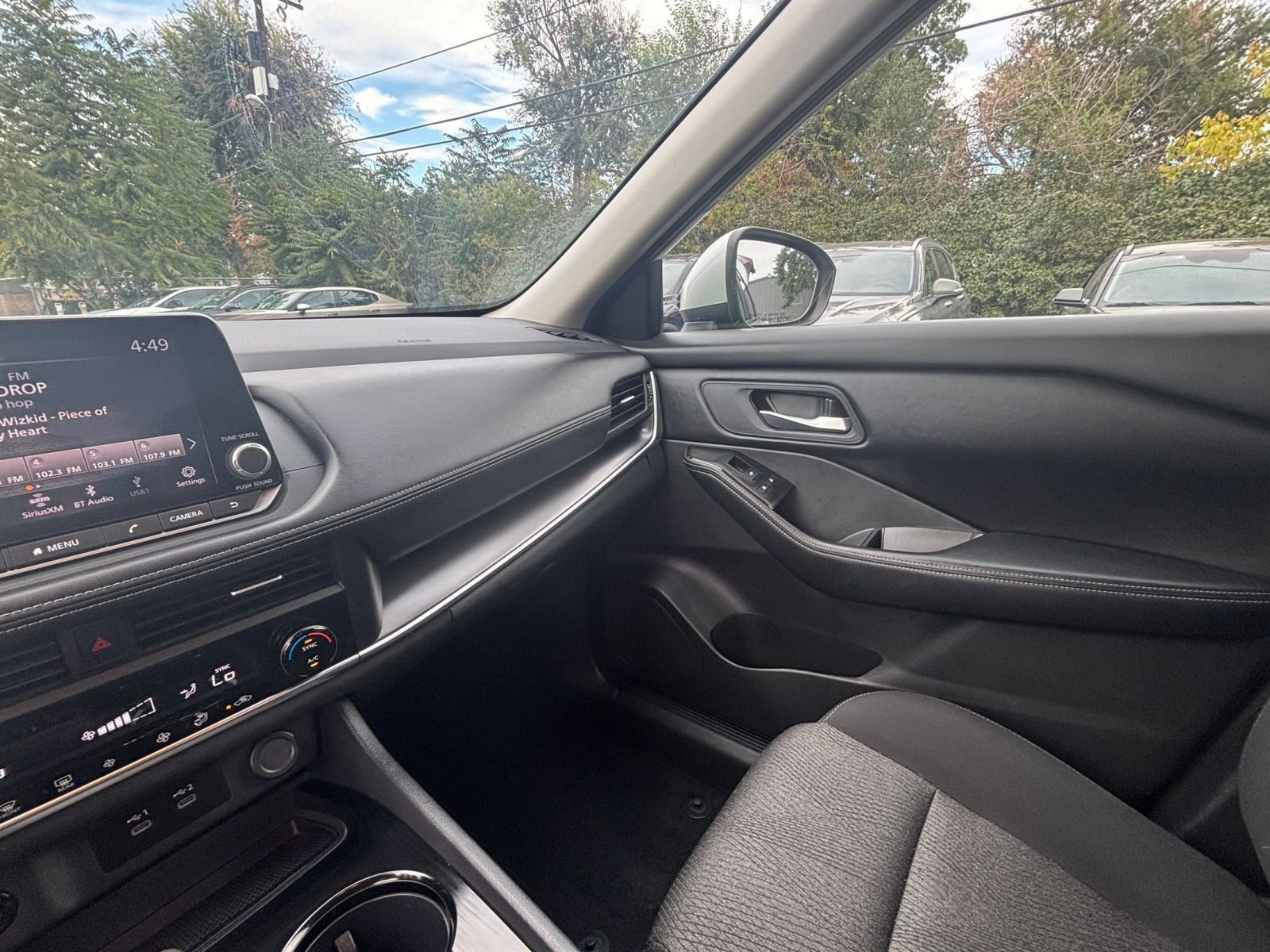 Used 2025 Nissan Rogue SV AWD/4WD image 34