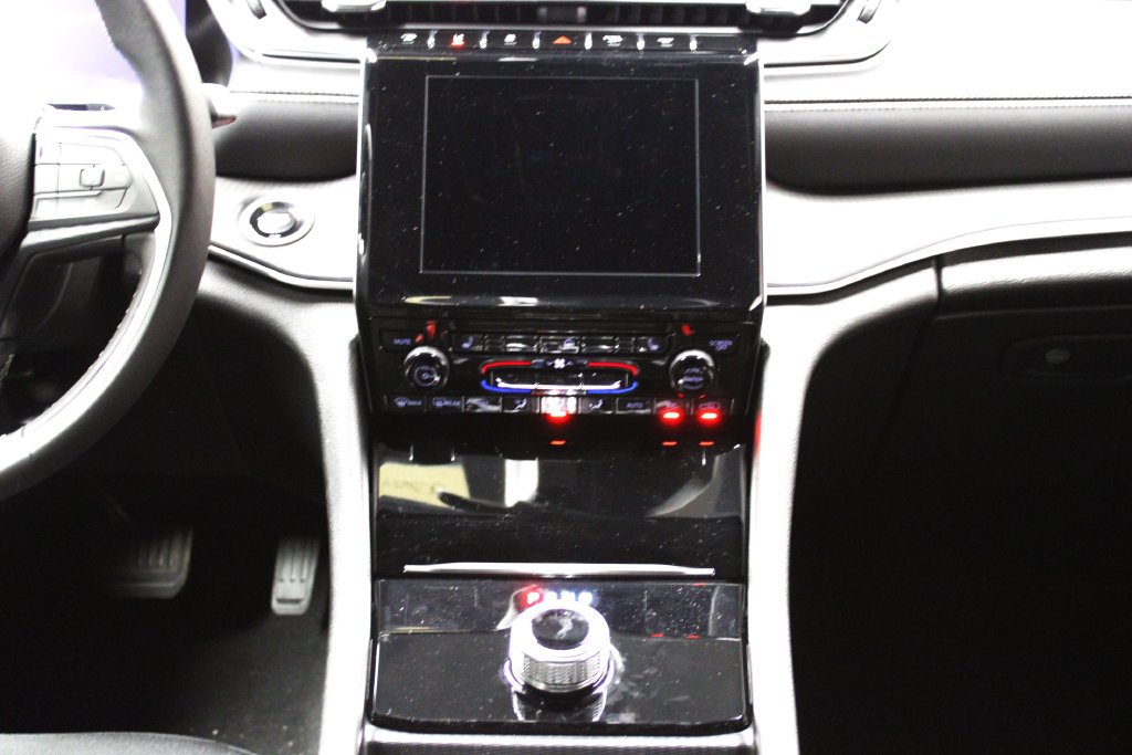 New 2025 Jeep Grand Cherokee Laredo w/ Luxury Tech Group I AWD/4WD image 13