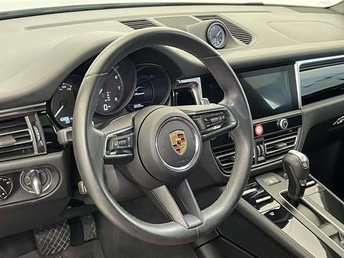 Certified 2023 Porsche Macan AWD/4WD image 4