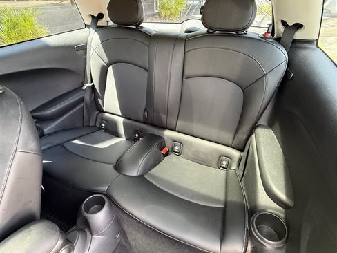Used 2019 MINI Cooper 2-Door Hardtop FWD image 11